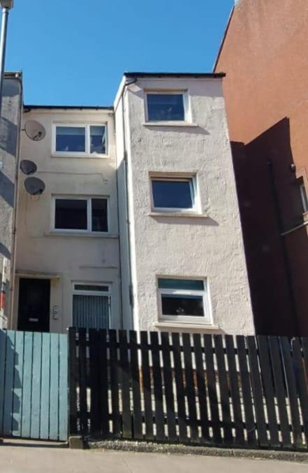 The Blossom - Largs Exterior foto